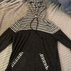 Medium long sleeved thin sweatshirt. Soft. Made bigger. Long.